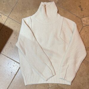NWT Universal Thread cream sweater